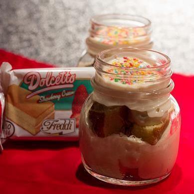 Tiramisù with cream and strawberries in jar
